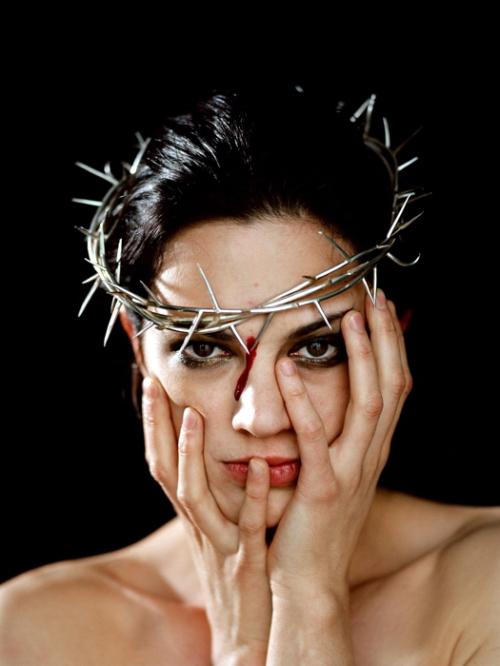 Vittima di una “società italiana patriarcale e bigotta