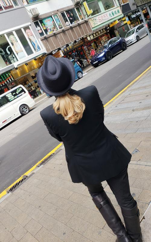 Il ricatto morale e la prevaricazione non aiutano a convincere gli indecisi.